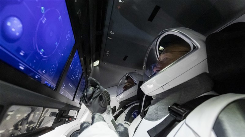 Una vez en órbita los astronautas harán prueba del funcionamiento del Crew Dragon todo esto con miras a certificar la operatividad de la nave para viajes privados espaciales.