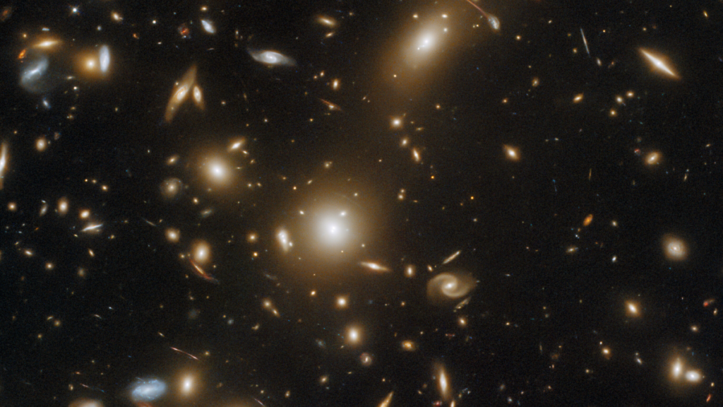 El telescopio espacial Hubble captura a Abell 1351 (MACS J1142.4+5831)